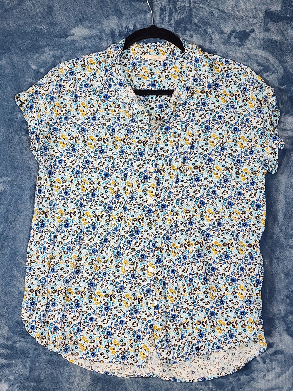 Jane and Delancey Short-Sleeve Floral Button-Up — White, Blue & Yellow